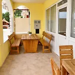 Seafront Island Paradise - Emily 3