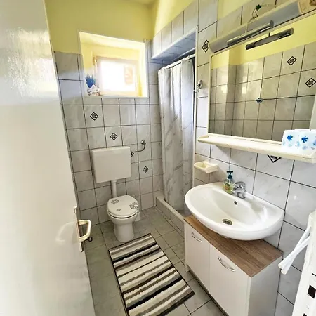 Seafront Island Paradise - Emily 3 Apartament *