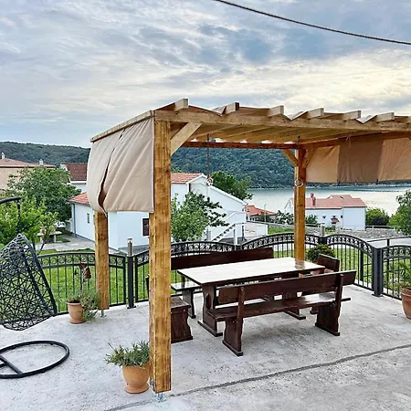 Seafront Island Paradise - Emily 3 Apartament *