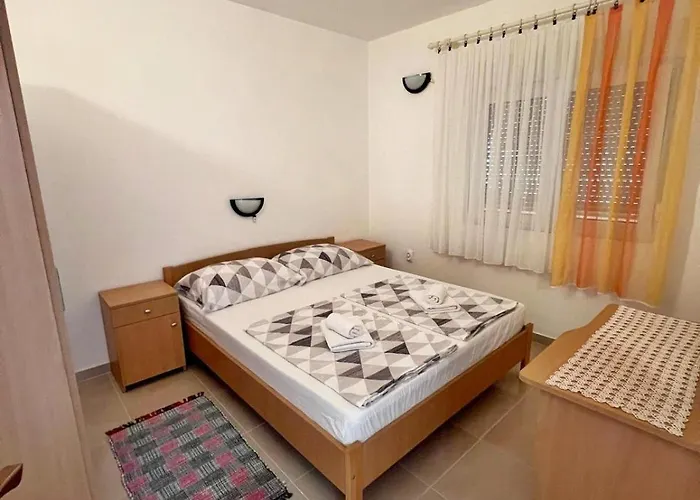 Seafront Island Paradise - Emily 3