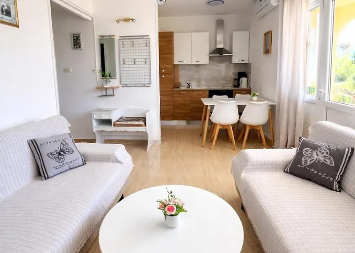 Apartment Seafront Island Paradise - Emily 3 *