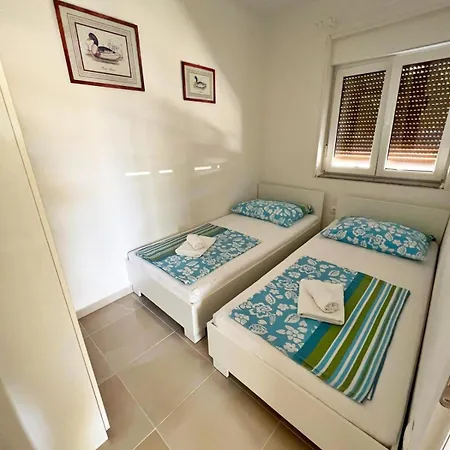 Apartment Seafront Island Paradise - Emily 3 Kampor
