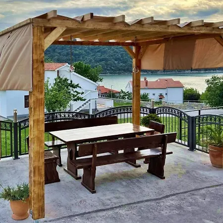 Seafront Island Paradise - Emily 3 *