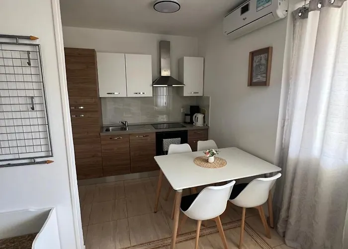 Διαμέρισμα Seafront Island Paradise - Emily 3